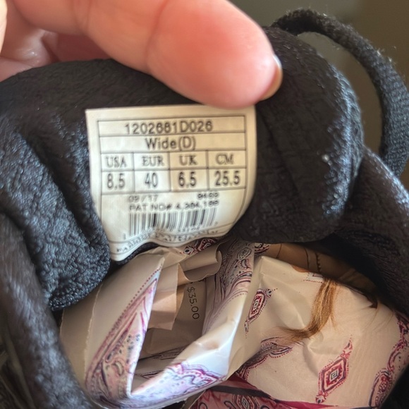 Women’s Brooks Black Athletic Running Shoes size 8.5 wide - Picture 4 of 9